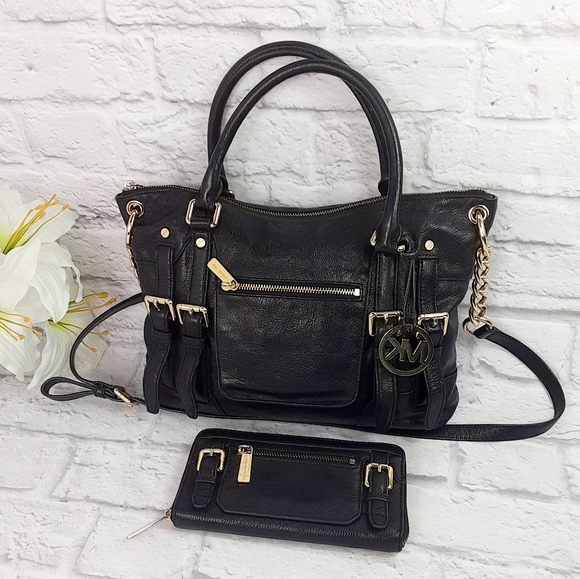 Michael Kors Handbags - Michael Kors satchel bag with wallet